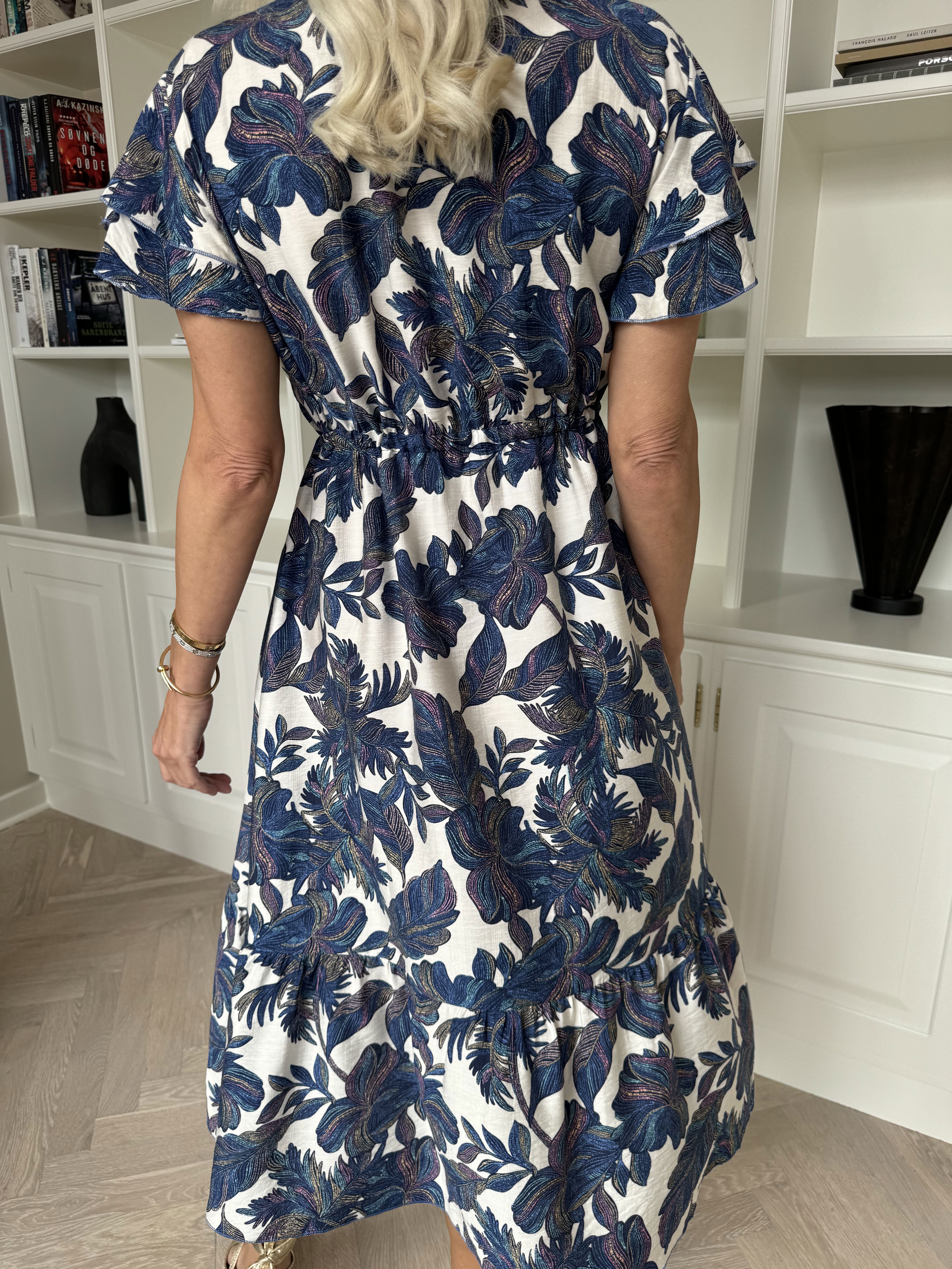 Nala - Tunikaklänning i viskos med knytband under bröstet